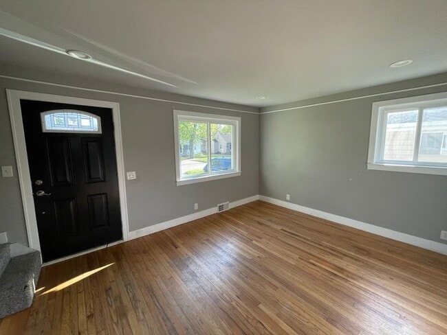 22011 Maple Ave in St. Clair Shores, MI - Building Photo - Building Photo
