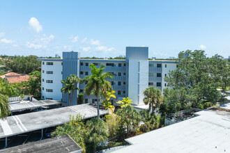 Rivercrest Apartment Condominiums in Fort Lauderdale, FL - Building Photo - Building Photo