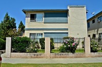 131 N Vecino Dr in Covina, CA - Foto de edificio - Building Photo