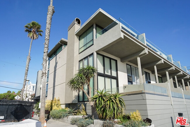 6 Voyage St in Los Angeles, CA - Foto de edificio - Building Photo