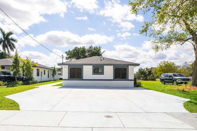 22300 SW 117th Ave in Miami, FL - Building Photo - Building Photo