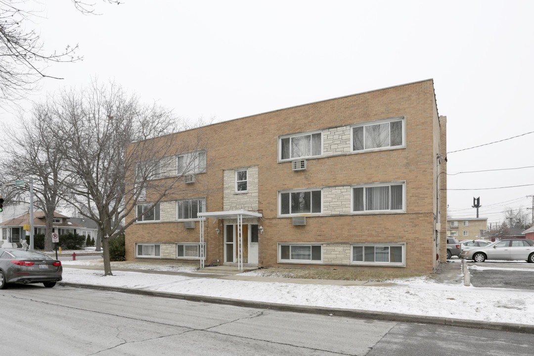 1945 S 17th Ave in Broadview, IL - Foto de edificio