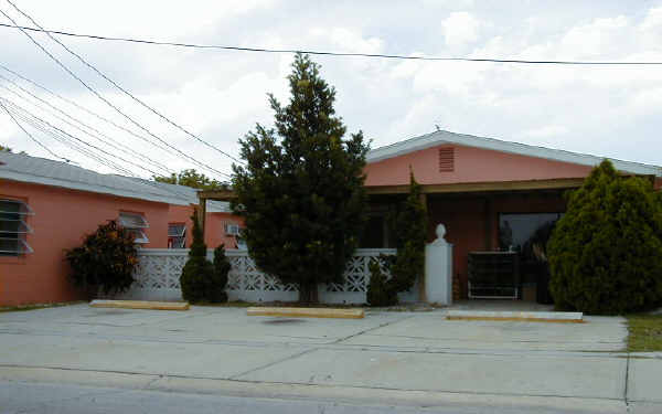 Changing Tides Of Maderia Beach in Madeira Beach, FL - Foto de edificio