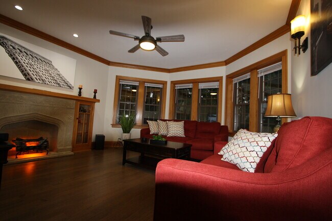 5052 N Parkside Ave in Chicago, IL - Building Photo - Building Photo
