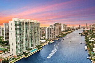 20201 E Country Club Dr, Unit 1408 in Aventura, FL - Building Photo