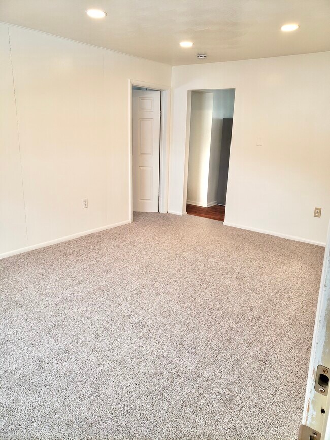 10477 Sprinkle Rd in Vicksburg, MI - Building Photo - Building Photo