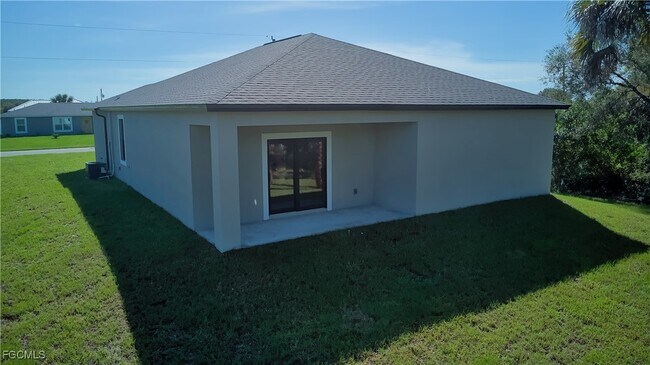 9008 Justice Cir in La Belle, FL - Building Photo - Building Photo