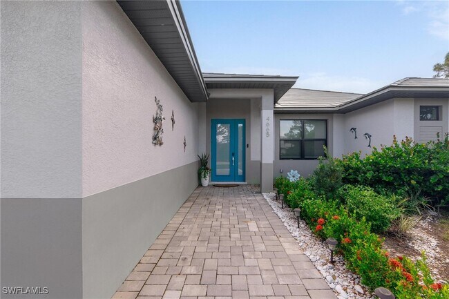 4665 Key Largo Ln in Bonita Springs, FL - Foto de edificio - Building Photo