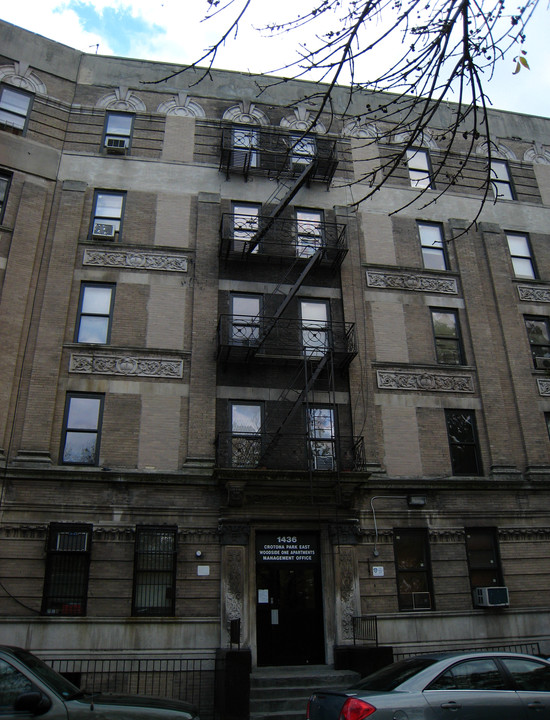 1436 Crotona Park E in Bronx, NY - Building Photo