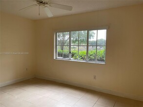 2424 Centergate Dr in Miramar, FL - Building Photo - Building Photo