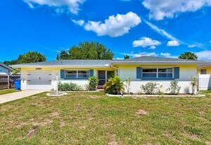 14283 Sharon Dr in Largo, FL - Building Photo