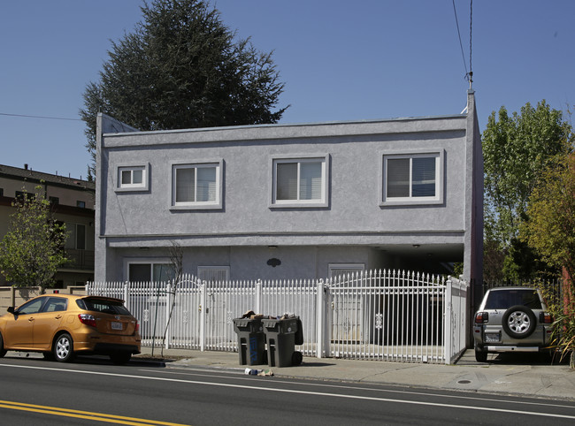 6565-6567 Shattuck Ave in Oakland, CA - Building Photo - Building Photo