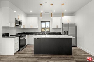 1920 S Sherbourne Dr in Los Angeles, CA - Building Photo