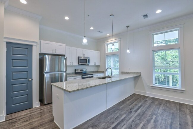 429 Saint Francis St in Tallahassee, FL - Building Photo - Building Photo