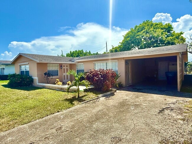 3161 Avenue H E in West Palm Beach, FL - Building Photo - Building Photo