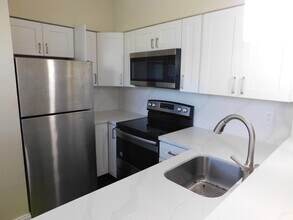 611 Cypress Lake Blvd in Pompano Beach, FL - Building Photo - Building Photo