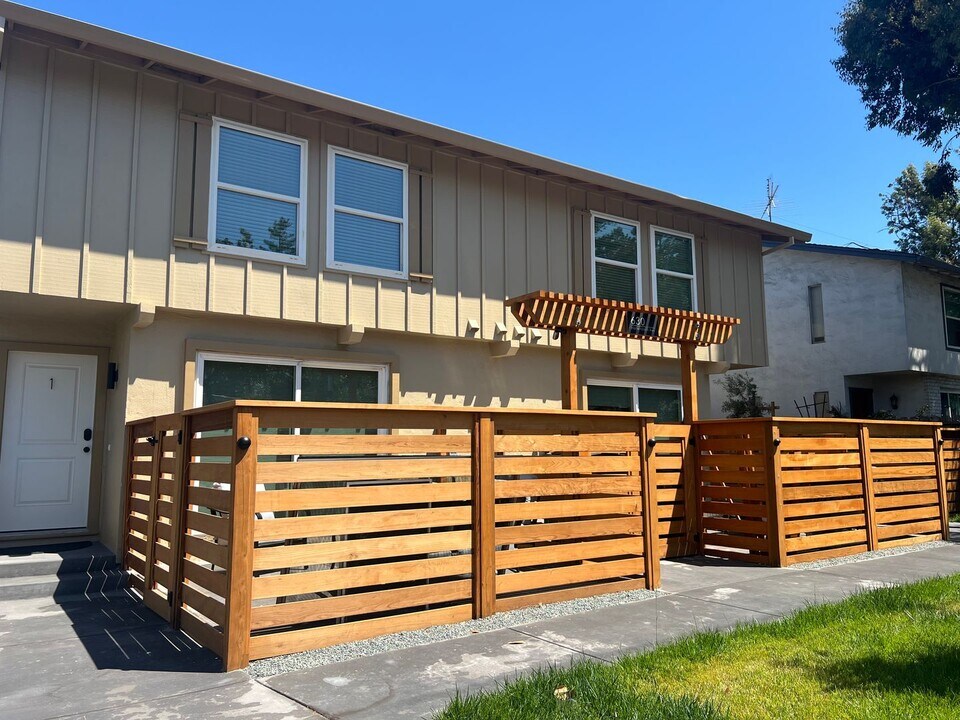 630 Hollenbeck Ave-Unit -1 in Sunnyvale, CA - Building Photo