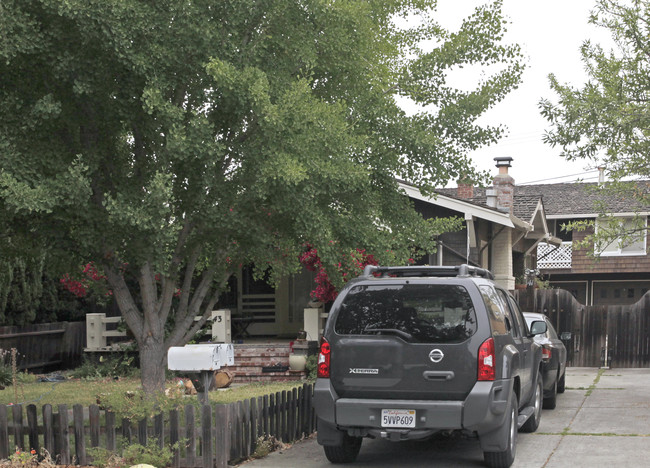 41-43 Arch St in Redwood City, CA - Foto de edificio - Building Photo