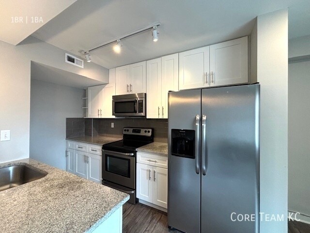 209 Emanuel Cleaver II Blvd.-Unit -305 in Kansas City, MO - Building Photo - Building Photo
