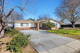 2485 Bullard Ave. in Clovis, CA - Building Photo - Building Photo