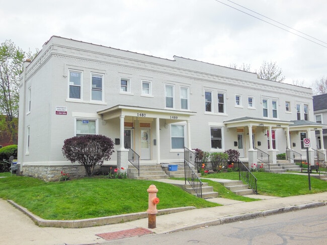 1487-1499 Hamlet St