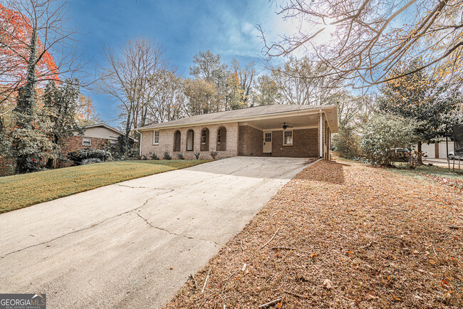 3081 Oak Dr in Lawrenceville, GA - Foto de edificio - Building Photo