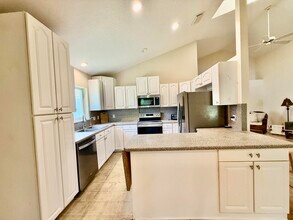 6008 SE Walkers Cay Ct in Stuart, FL - Building Photo - Building Photo
