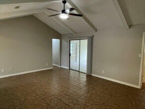 10221 Oak Hollow Dr in Austin, TX - Building Photo - Building Photo