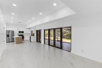 2149 NW 85th Ln in Coral Springs, FL - Foto de edificio - Building Photo