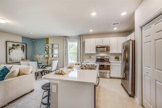 15339 Wildflower Cir in Naples, FL - Foto de edificio - Building Photo