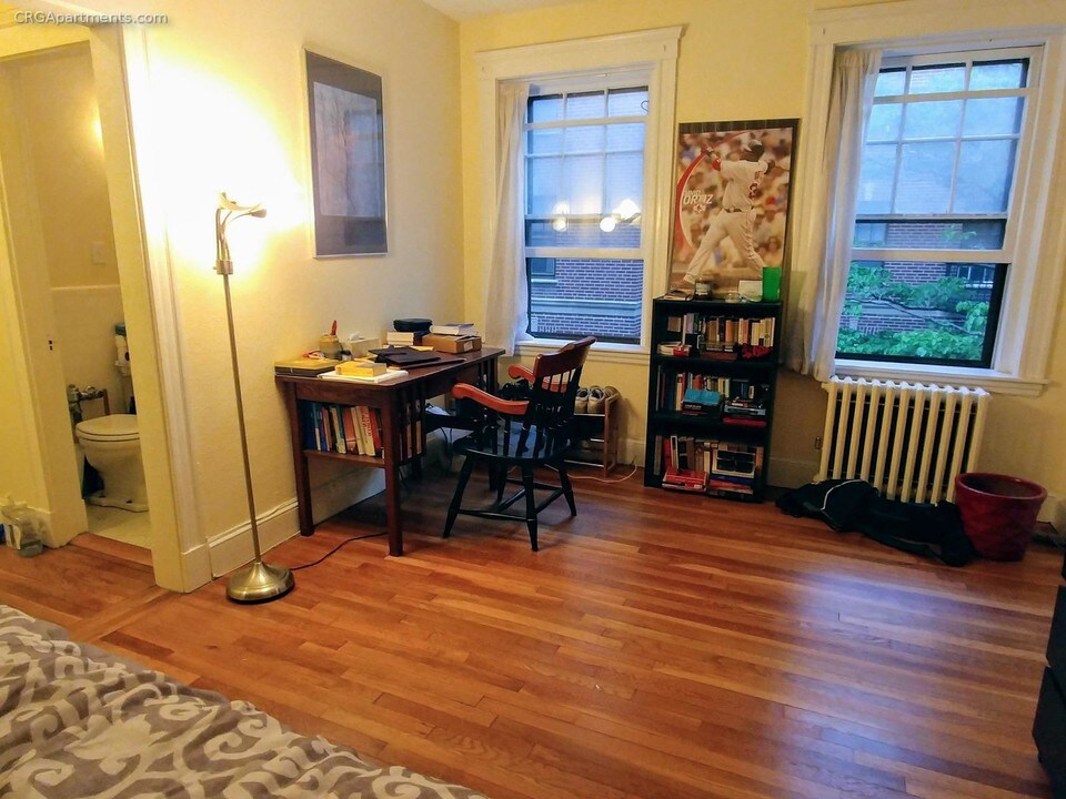 42 Linnaean St in Cambridge, MA - Building Photo