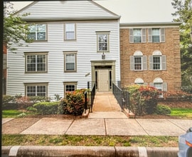 7753 New Providence Dr in Falls Church, VA - Foto de edificio - Building Photo