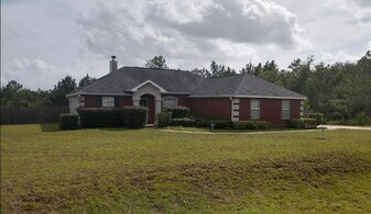 201 Deanna Green Ln in Midway, FL - Building Photo