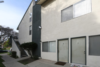 Avila Apartments in Oxnard, CA - Building Photo - Building Photo