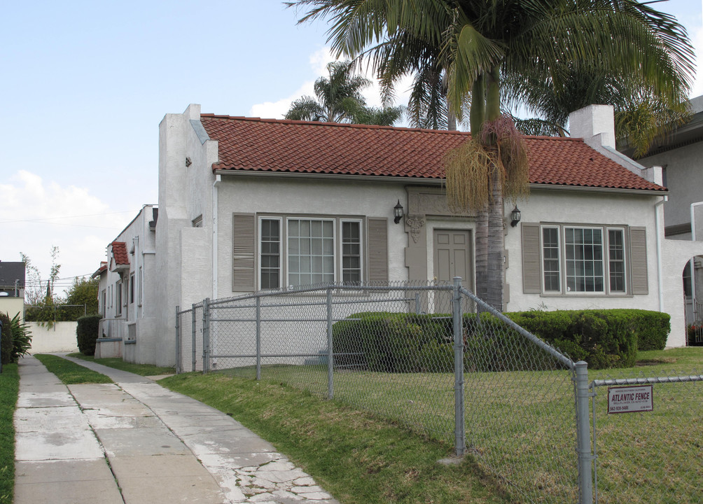 3745 W 27th St in Los Angeles, CA - Building Photo