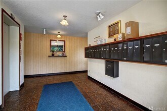2625 13th Ave W, Unit 405 in Seattle, WA - Foto de edificio - Interior Photo