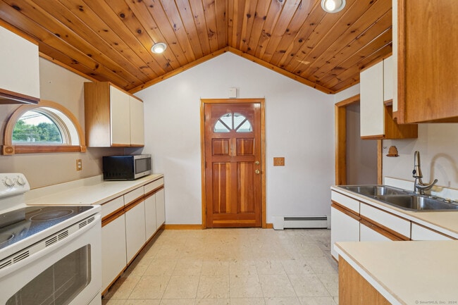 116 Central St in Bristol, CT - Building Photo - Building Photo