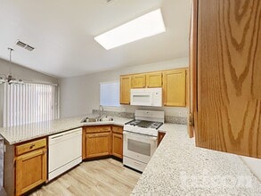 6421 Gold Canyon Dr in Las Vegas, NV - Building Photo - Building Photo