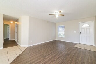 5 Bay Ridge Loop in Mascotte, FL - Foto de edificio - Building Photo