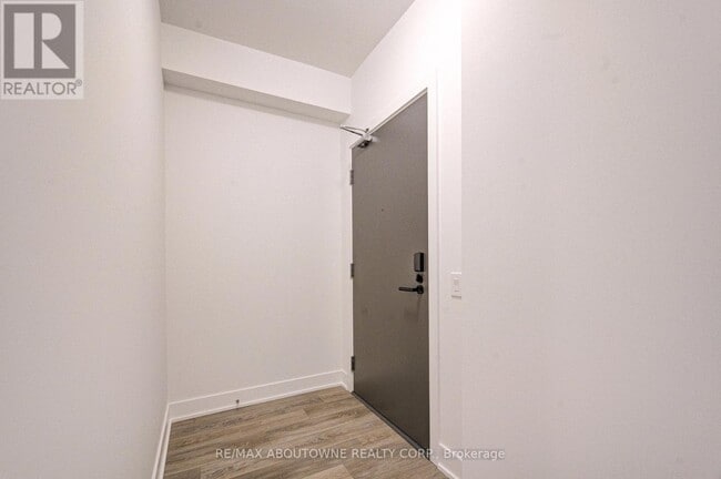 2088 James St in Burlington, ON - Building Photo - Building Photo