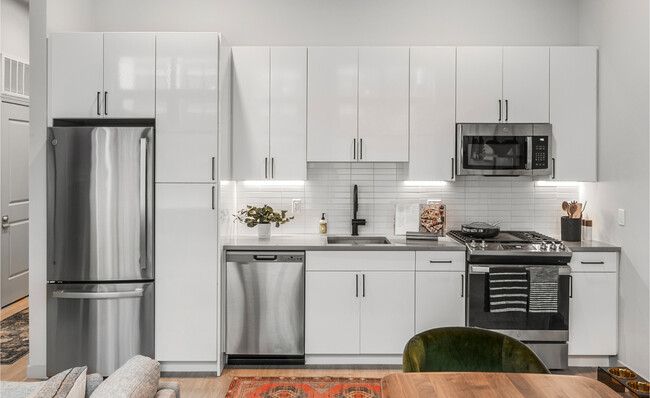 Julius in Stamford, CT - Foto de edificio - Interior Photo