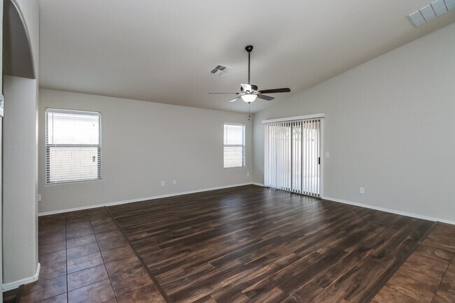 484 W Gascon Rd in San Tan Valley, AZ - Foto de edificio - Building Photo