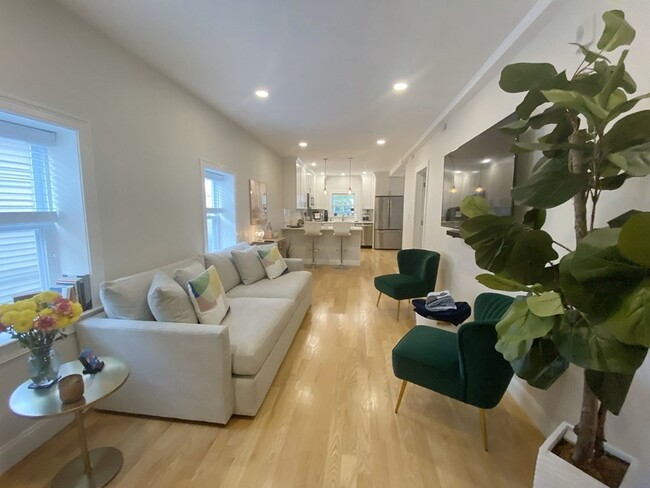209 Havre St, Unit 2