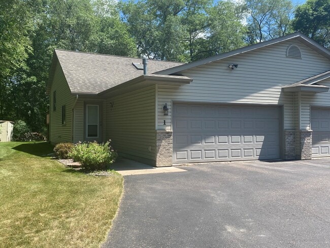 1710 Menomonie St, Unit #1 in Eau Claire, WI - Building Photo - Building Photo