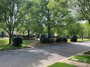 215 N Faulkner Way in Davidson, NC - Building Photo - Building Photo