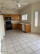 6431 W Desert Hollow Dr in Phoenix, AZ - Building Photo - Building Photo