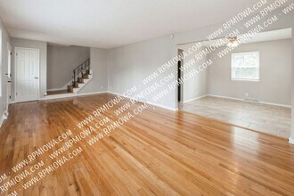 4001 E Tiffin Ave in Des Moines, IA - Building Photo - Building Photo