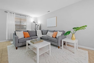 1748 Moonstone Dr in Virginia Beach, VA - Foto de edificio - Building Photo