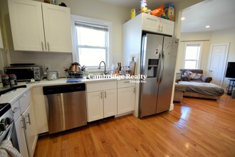9 Winter Hill Rd, Unit 1 in Medford, MA - Building Photo - Building Photo