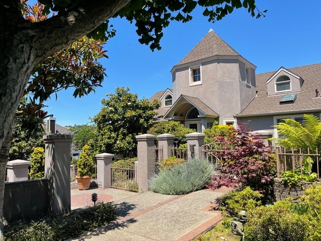 18 Laurel Ave in Belvedere, CA - Building Photo - Building Photo